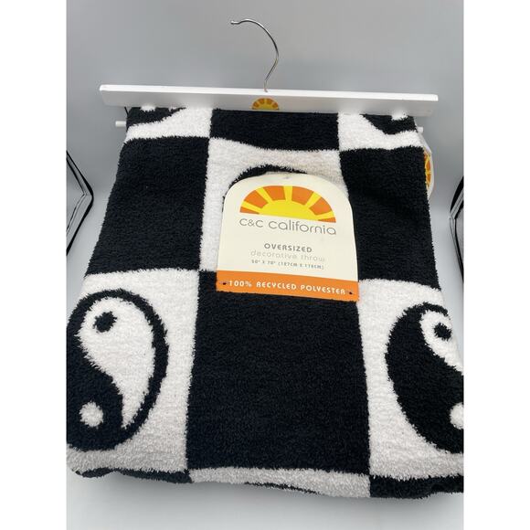 C&C California Ying Yang Feather Yarn Oversized Throw Blanket 50x70 NEW - Picture 1 of 5